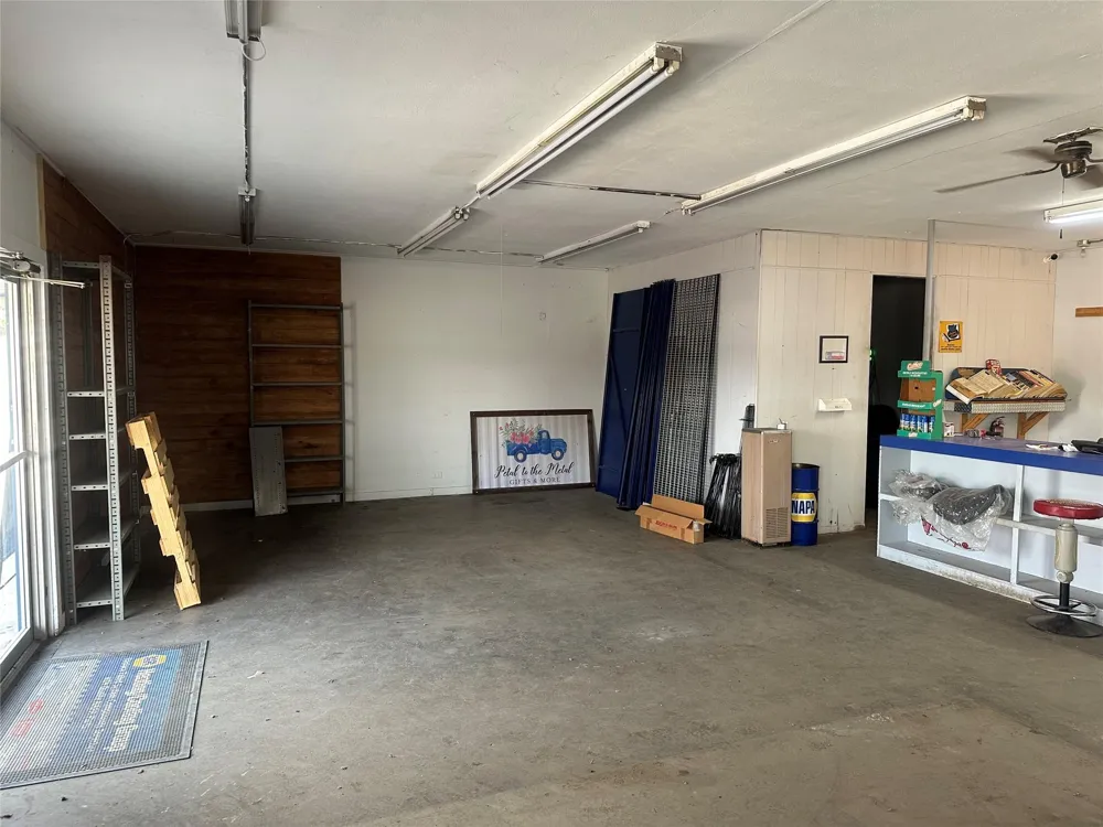 607 E Main Street Eagle Lake, TX 77434