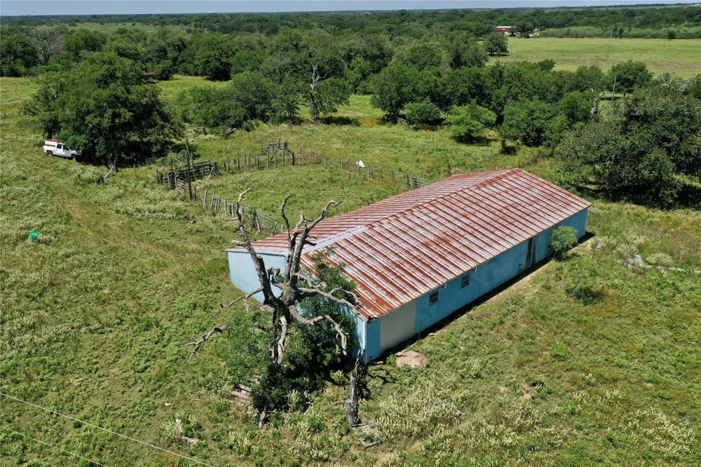 4410 Farm To Market 1115 Flatonia, TX 78959