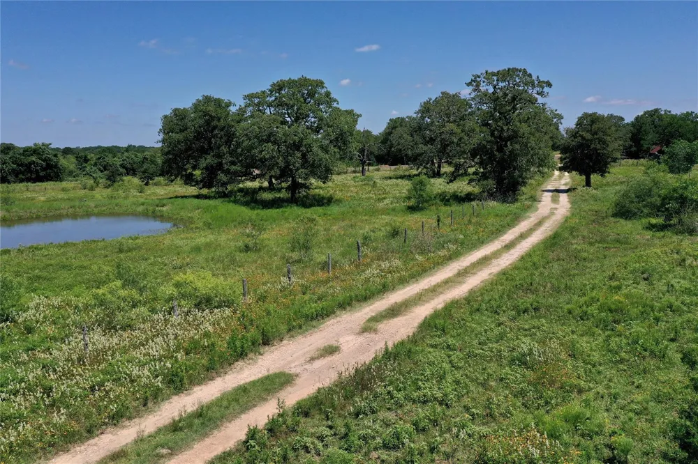 4410 Farm To Market 1115 Flatonia, TX 78959