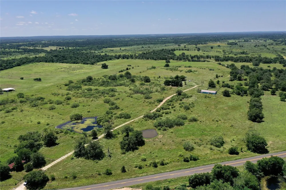 4410 Farm To Market 1115 Flatonia, TX 78959