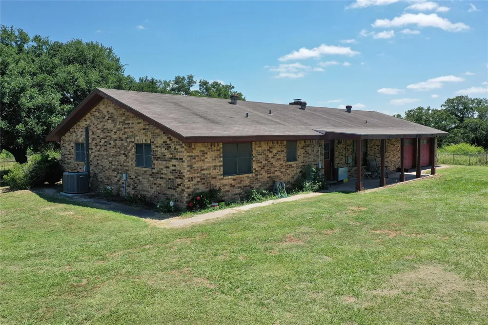 4410 Farm To Market 1115 Flatonia, TX 78959