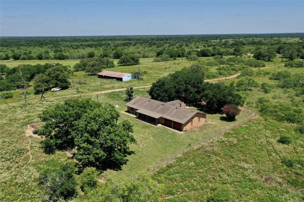 4410 Farm To Market 1115 Flatonia, TX 78959