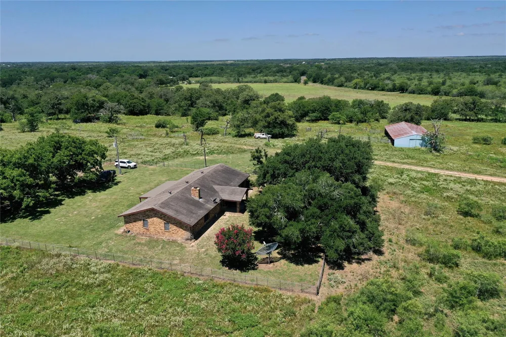 4410 Farm To Market 1115 Flatonia, TX 78959