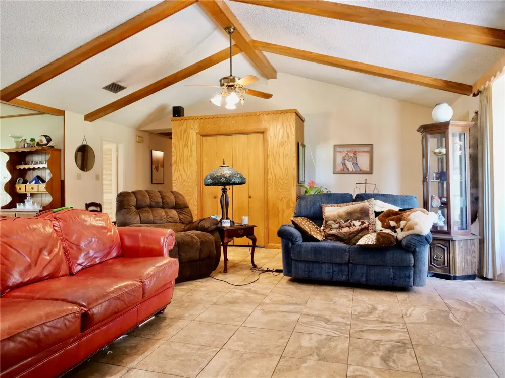 4410 Farm To Market 1115 Flatonia, TX 78959
