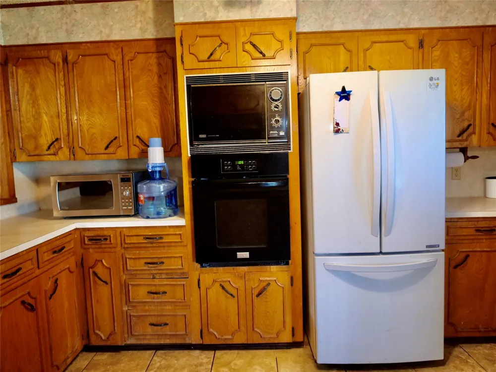 4410 Farm To Market 1115 Flatonia, TX 78959