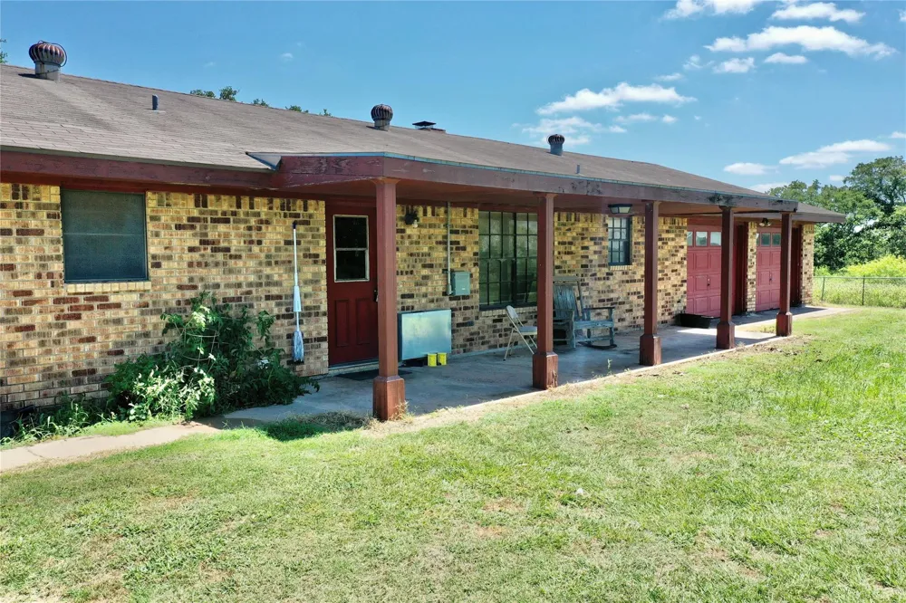 4410 Farm To Market 1115 Flatonia, TX 78959