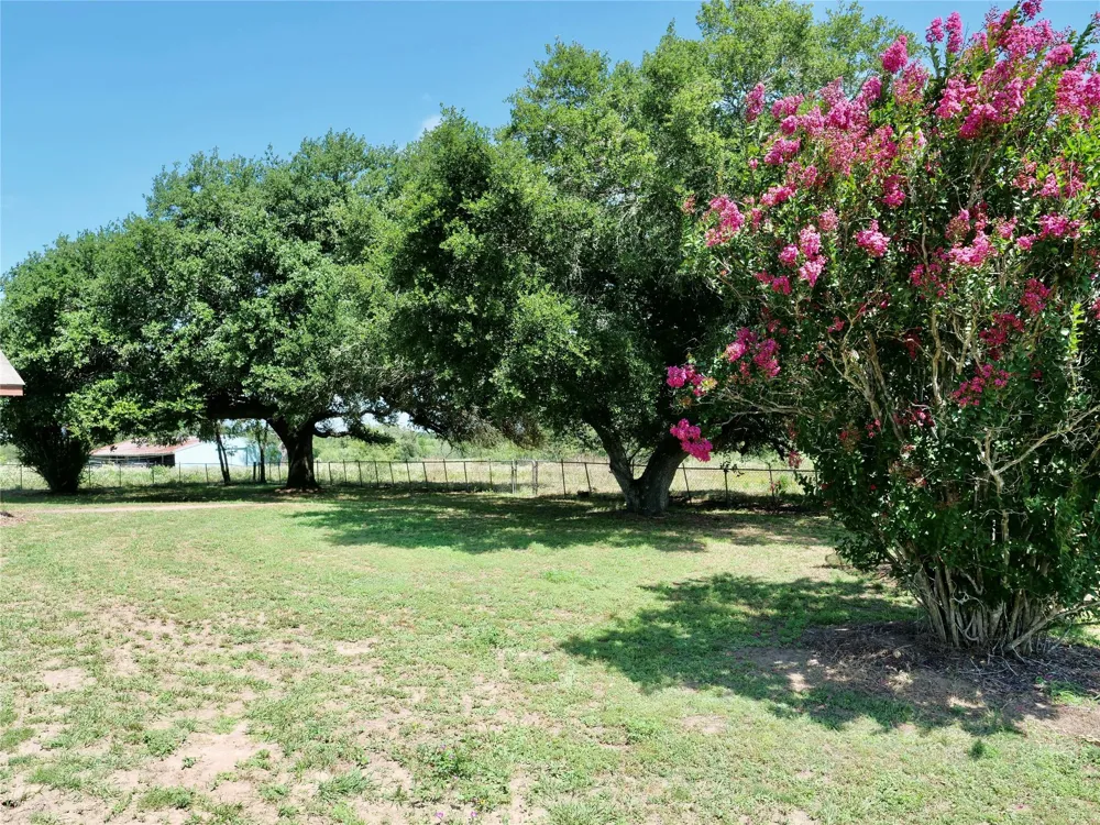 4410 Farm To Market 1115 Flatonia, TX 78959