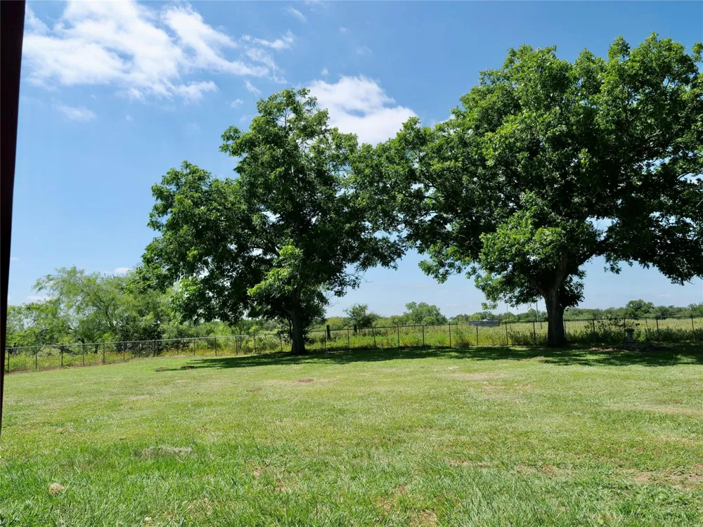 4410 Farm To Market 1115 Flatonia, TX 78959