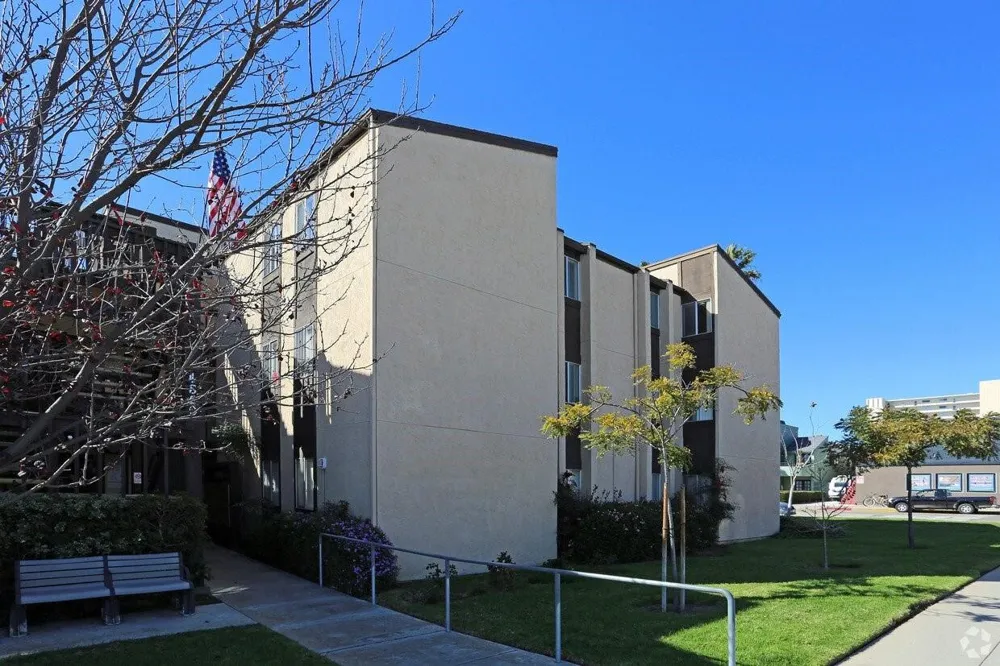 4820 Cass St San Diego, CA 92109