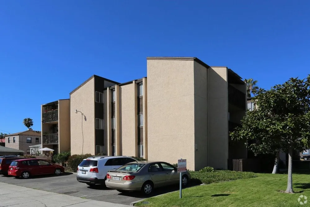 4820 Cass St San Diego, CA 92109