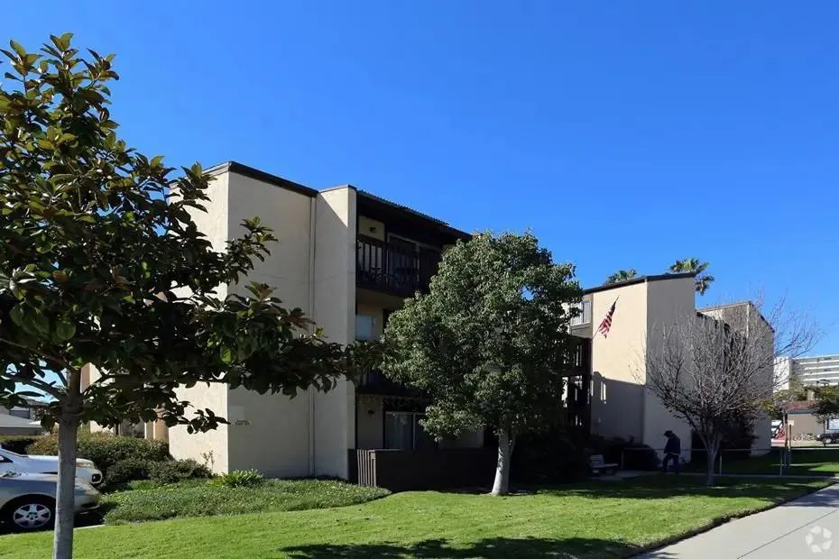 4820 Cass St San Diego, CA 92109