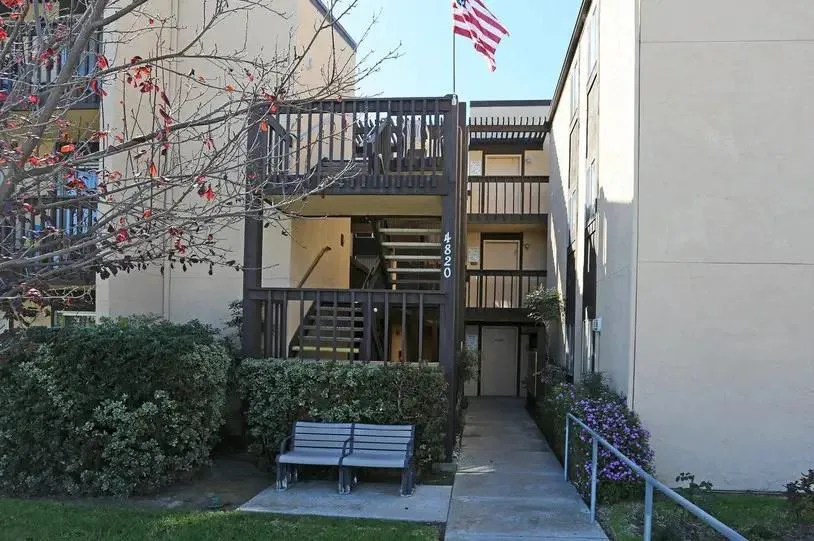 4820 Cass St San Diego, CA 92109