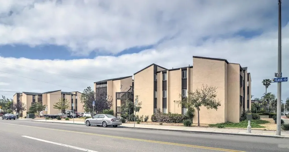 4820 Cass St San Diego, CA 92109