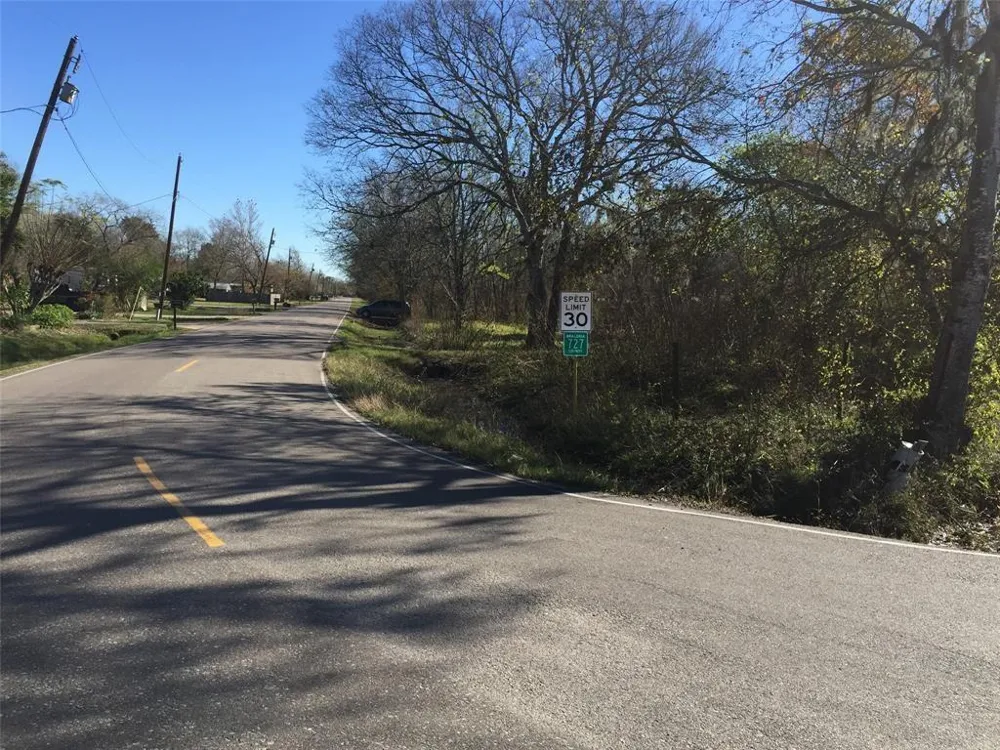 3122 Cr-727 Angleton, TX 77515