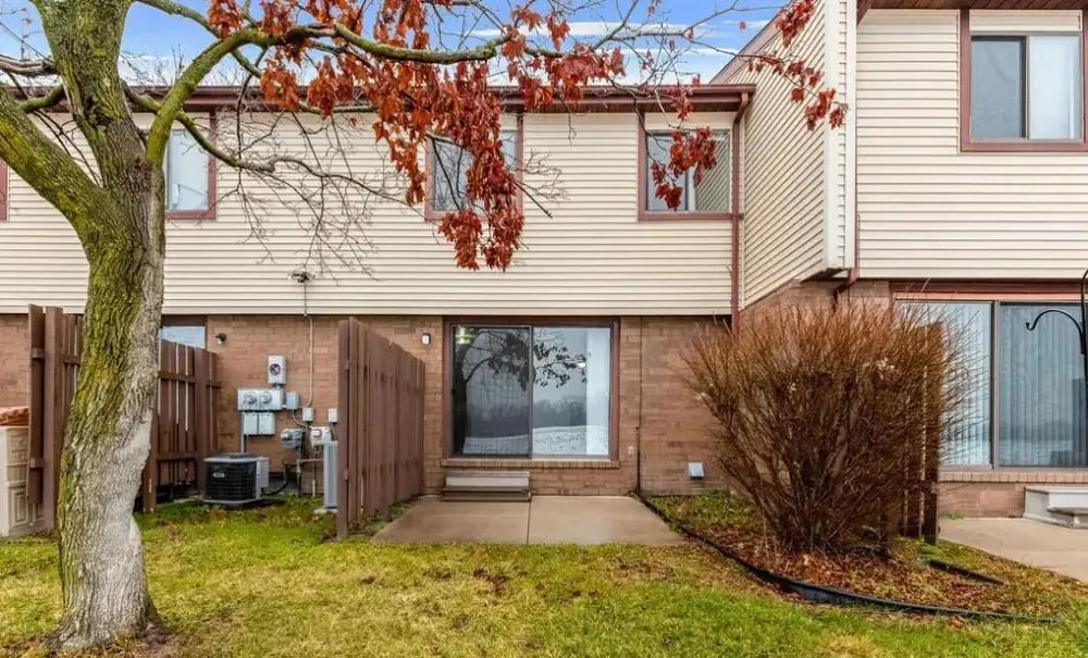 180 Colony Dr S Saginaw, MI 48638