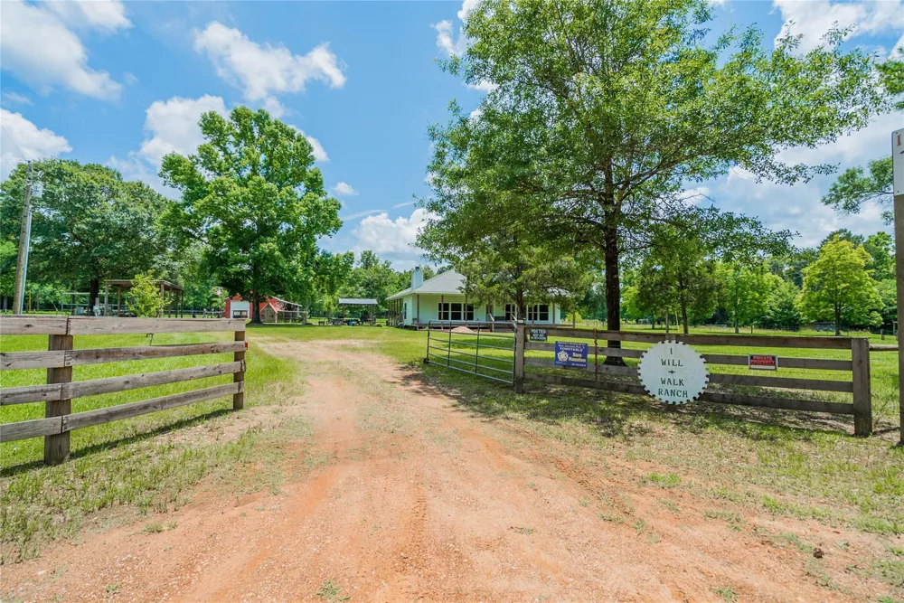 1003 Ellisor Road New Waverly, TX 77358