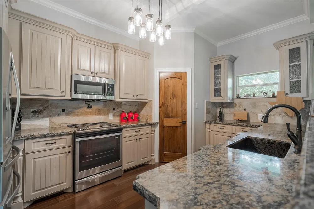 1003 Ellisor Road New Waverly, TX 77358