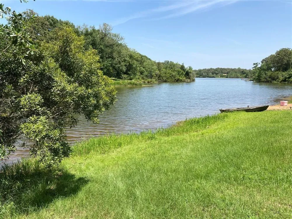 1 Tri-Pacer Lane Hilltop Lakes, TX 77871