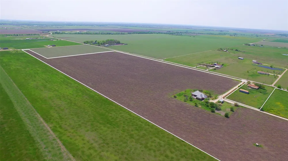2711 County Road 406 Taylor, TX 76574