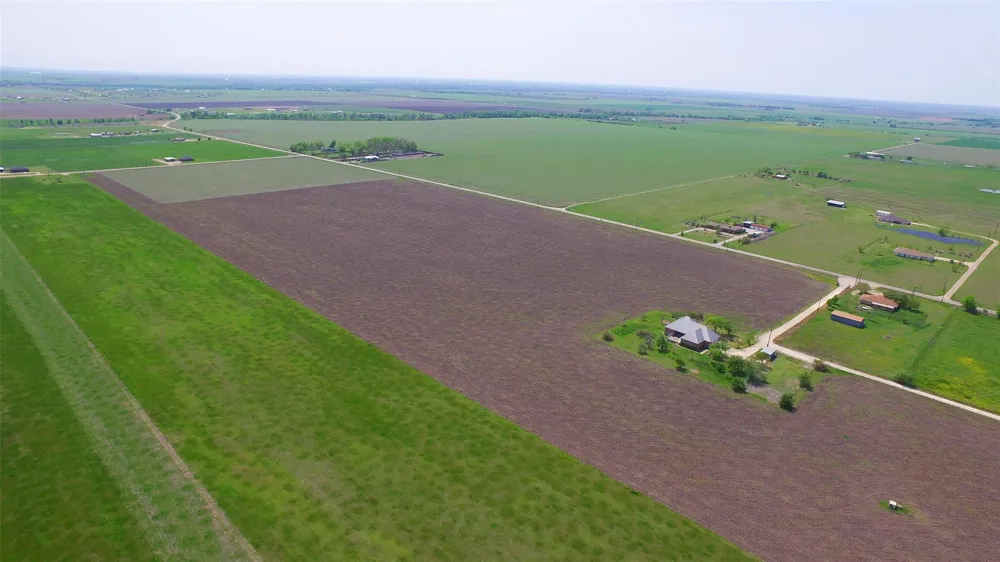 2711 County Road 406 Taylor, TX 76574