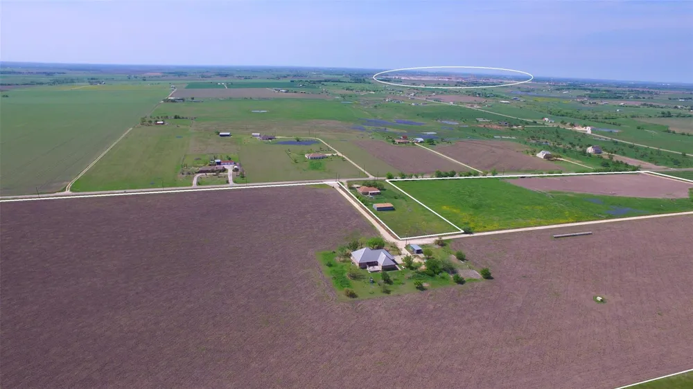 2711 County Road 406 Taylor, TX 76574