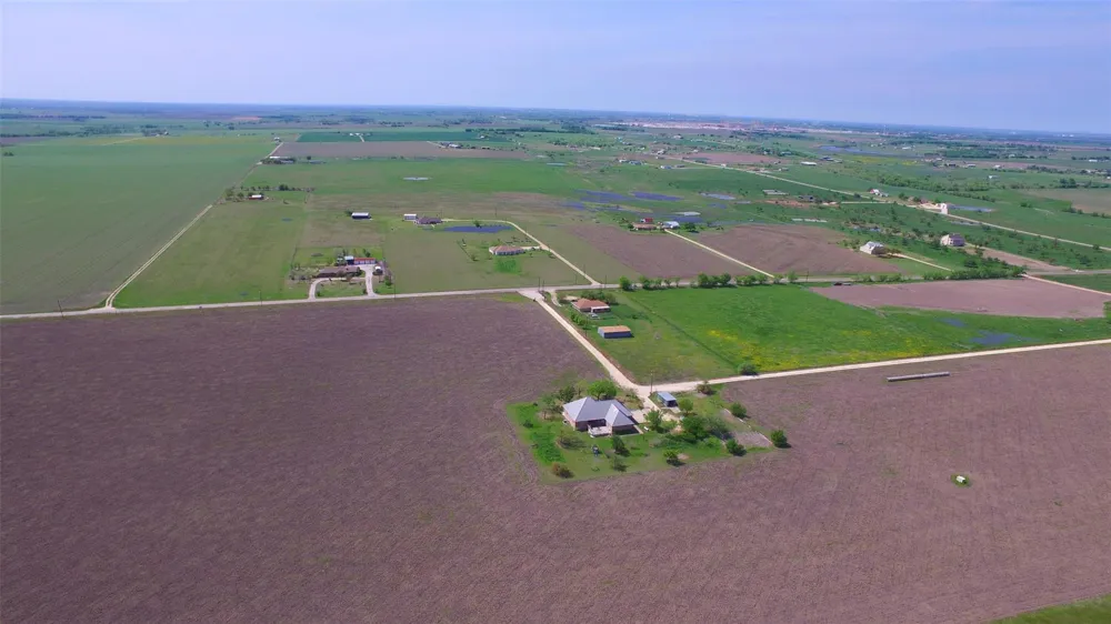 2711 County Road 406 Taylor, TX 76574