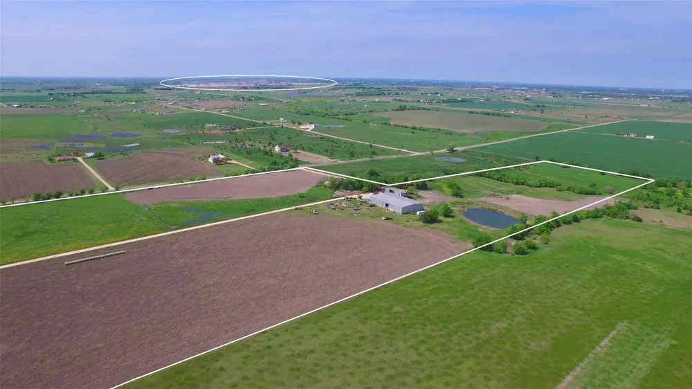 2711 County Road 406 Taylor, TX 76574