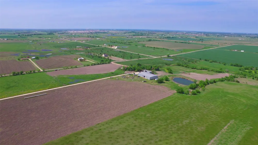 2711 County Road 406 Taylor, TX 76574