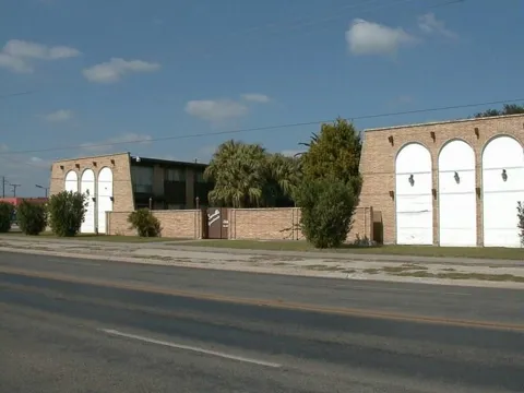 704 W Corral Avenue