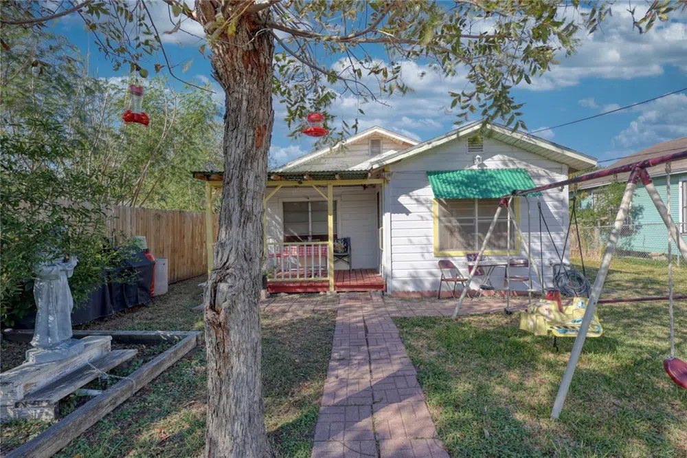 940 Dolores Street Corpus Christi, TX 78405