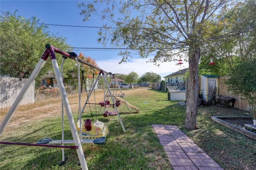940 Dolores Street Corpus Christi, TX 78405