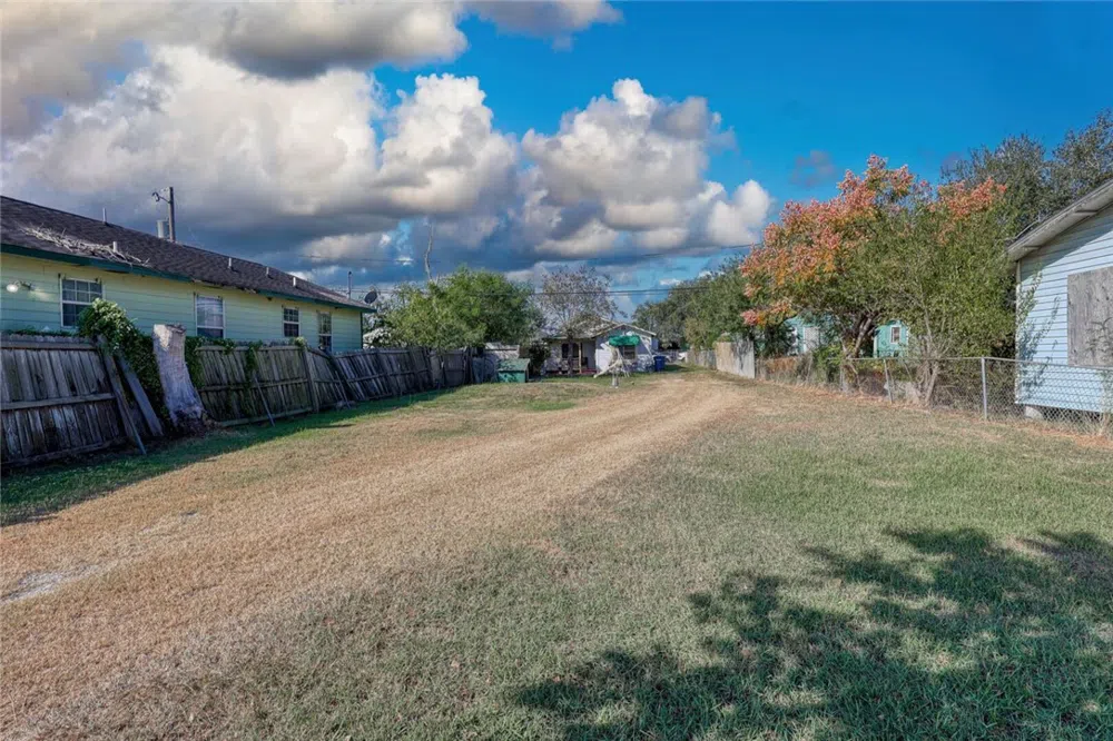 940 Dolores Street Corpus Christi, TX 78405