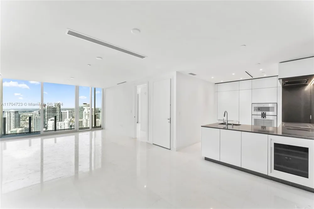 300 Biscayne Blvd Way #5209 Miami, FL 33131
