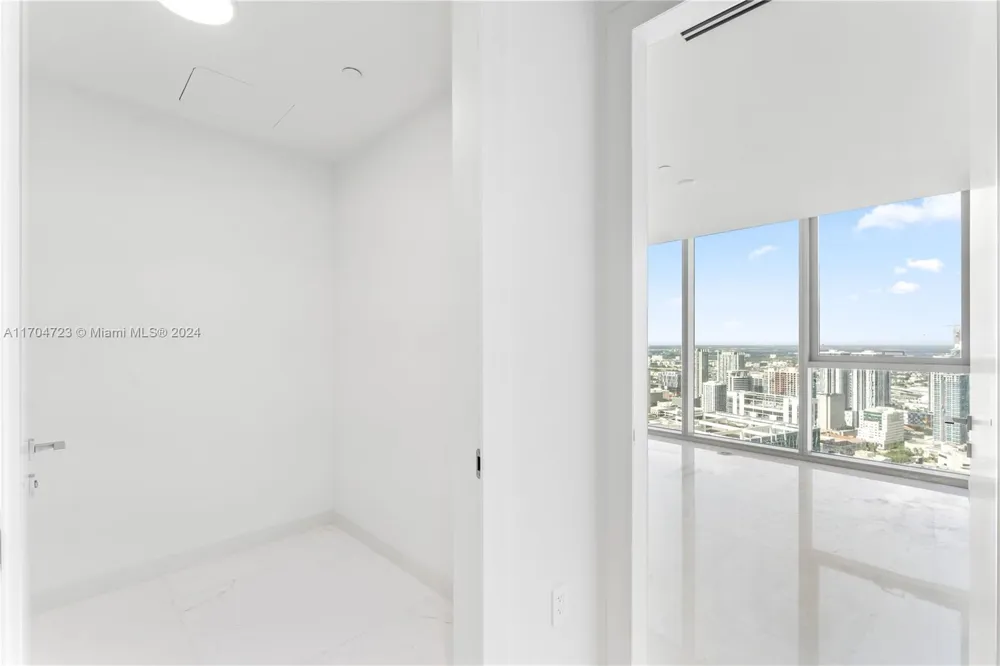 300 Biscayne Blvd Way #5209 Miami, FL 33131