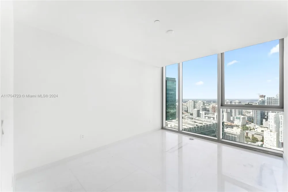 300 Biscayne Blvd Way #5209 Miami, FL 33131