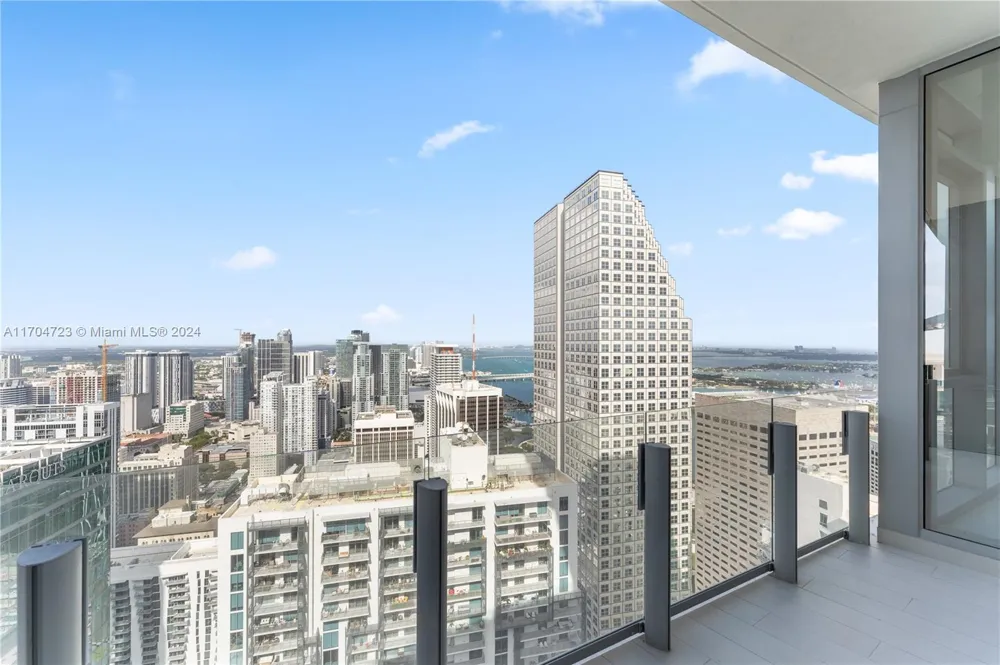 300 Biscayne Blvd Way #5209 Miami, FL 33131