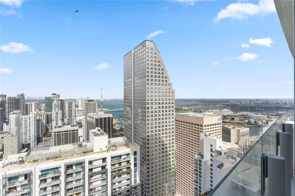 300 Biscayne Blvd Way #5209 Miami, FL 33131