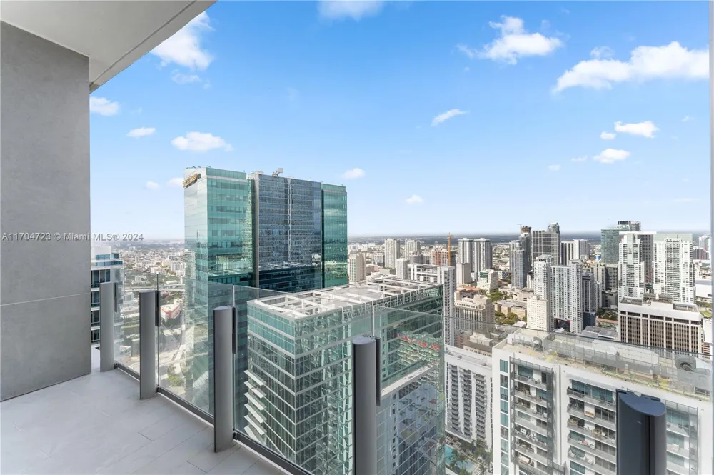 300 Biscayne Blvd Way #5209 Miami, FL 33131