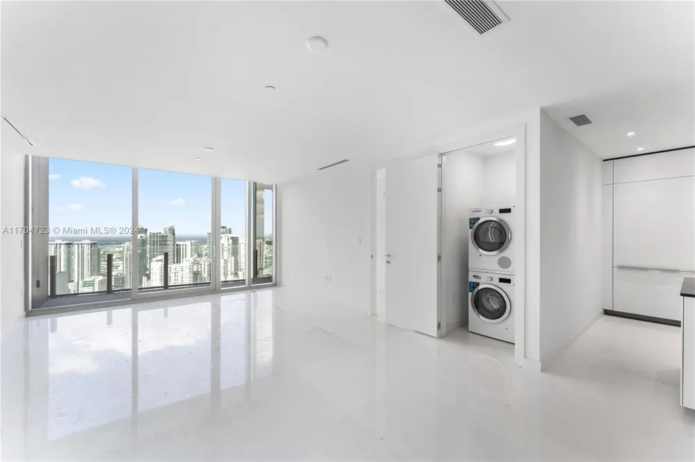 300 Biscayne Blvd Way #5209 Miami, FL 33131