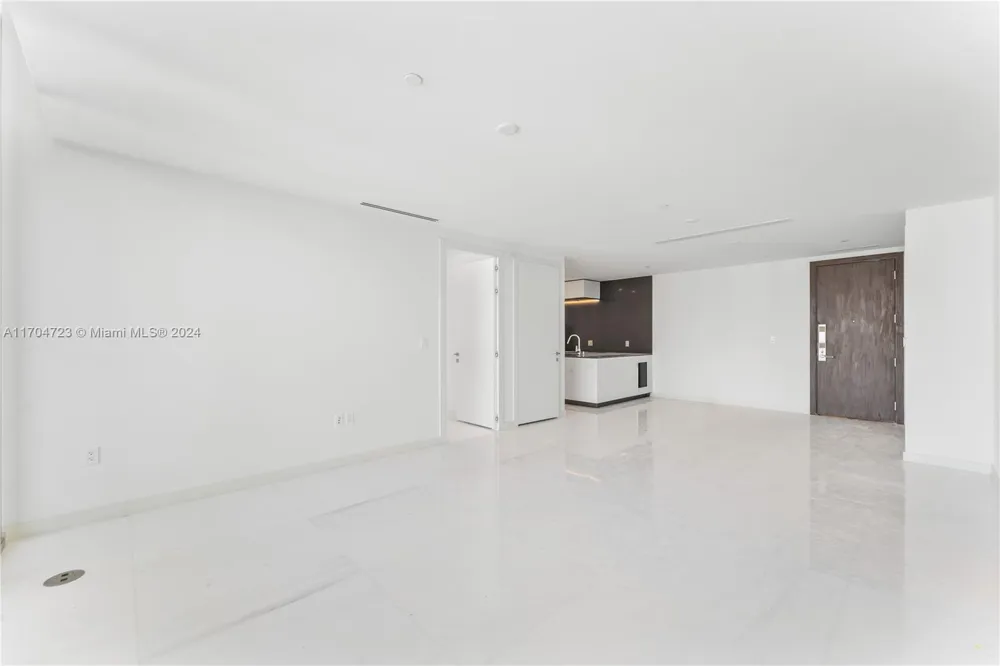 300 Biscayne Blvd Way #5209 Miami, FL 33131