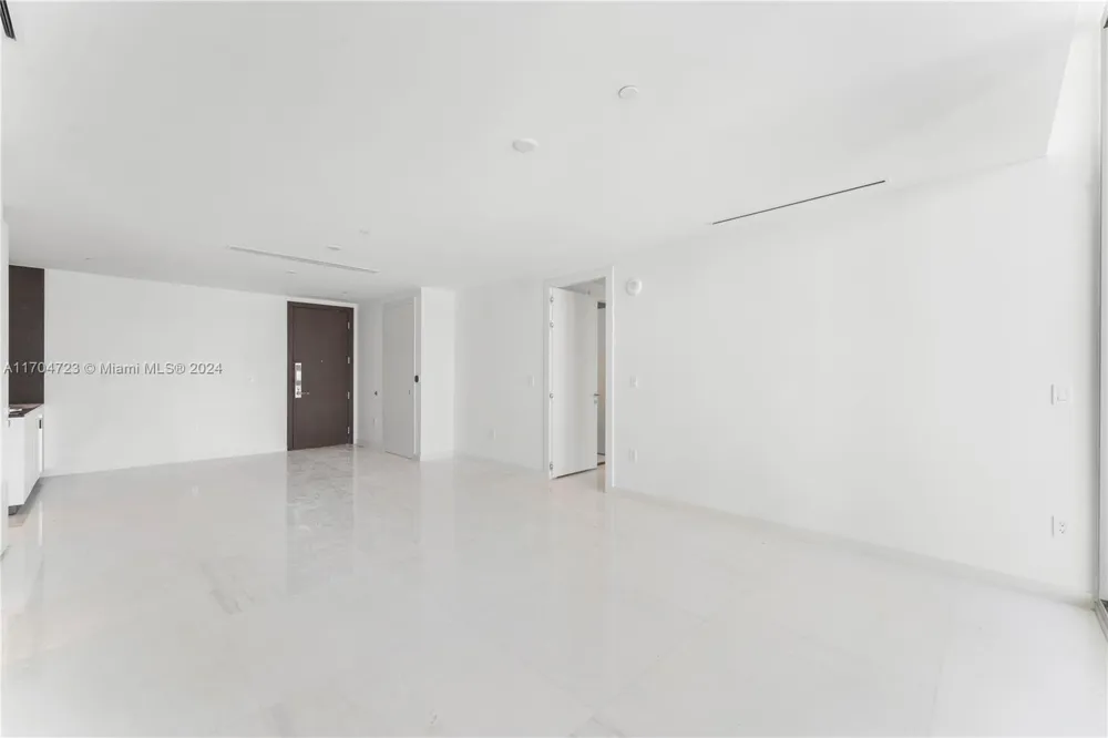 300 Biscayne Blvd Way #5209 Miami, FL 33131