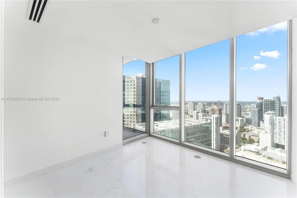 300 Biscayne Blvd Way #5209 Miami, FL 33131