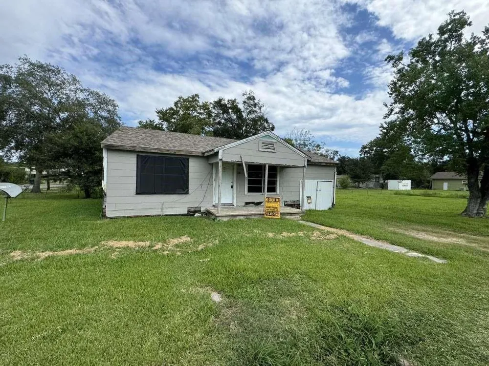 803 Chester Street West Orange, TX 77630