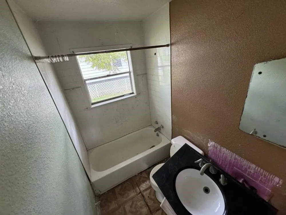 803 Chester Street West Orange, TX 77630