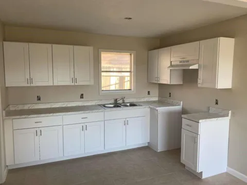 609 W 6th Street