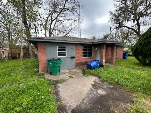 609 W 6th Street Sweeny, TX 77480