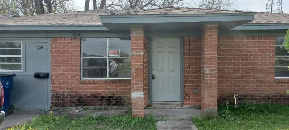 609 W 6th Street Sweeny, TX 77480