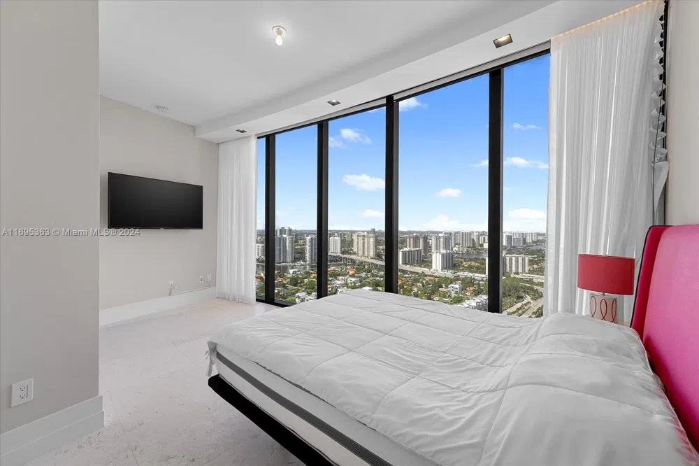 18555 Collins Ave #3405 Sunny Isles Beach, FL 33160