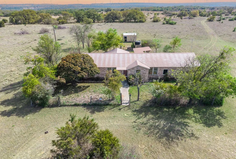 730 E Us Hwy 84 Goldthwaite, TX 76844