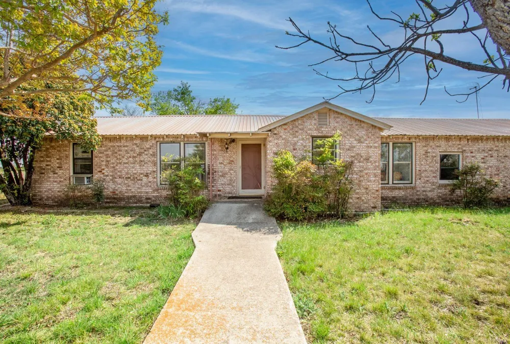 730 E Us Hwy 84 Goldthwaite, TX 76844